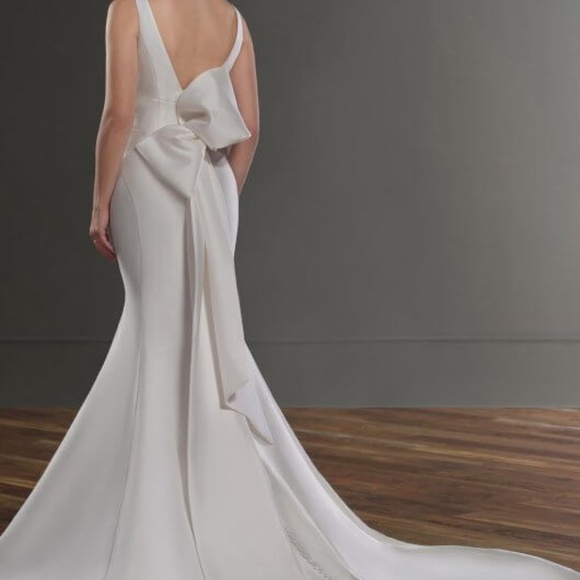 Wedding dress - Picture 2 of 8